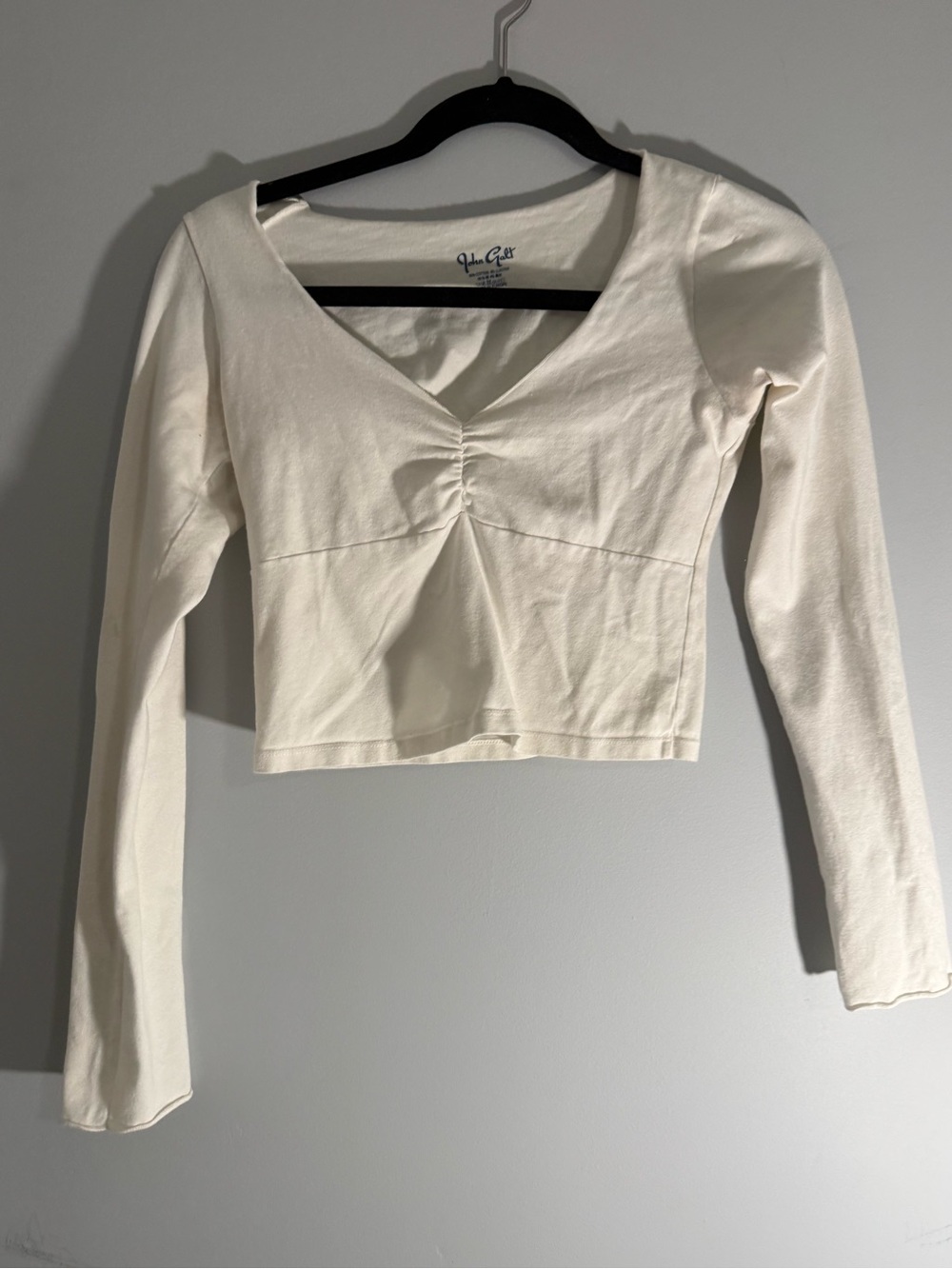 Brandy Melville Cream V-Neck Ruched Long Sleeve Crop Top
